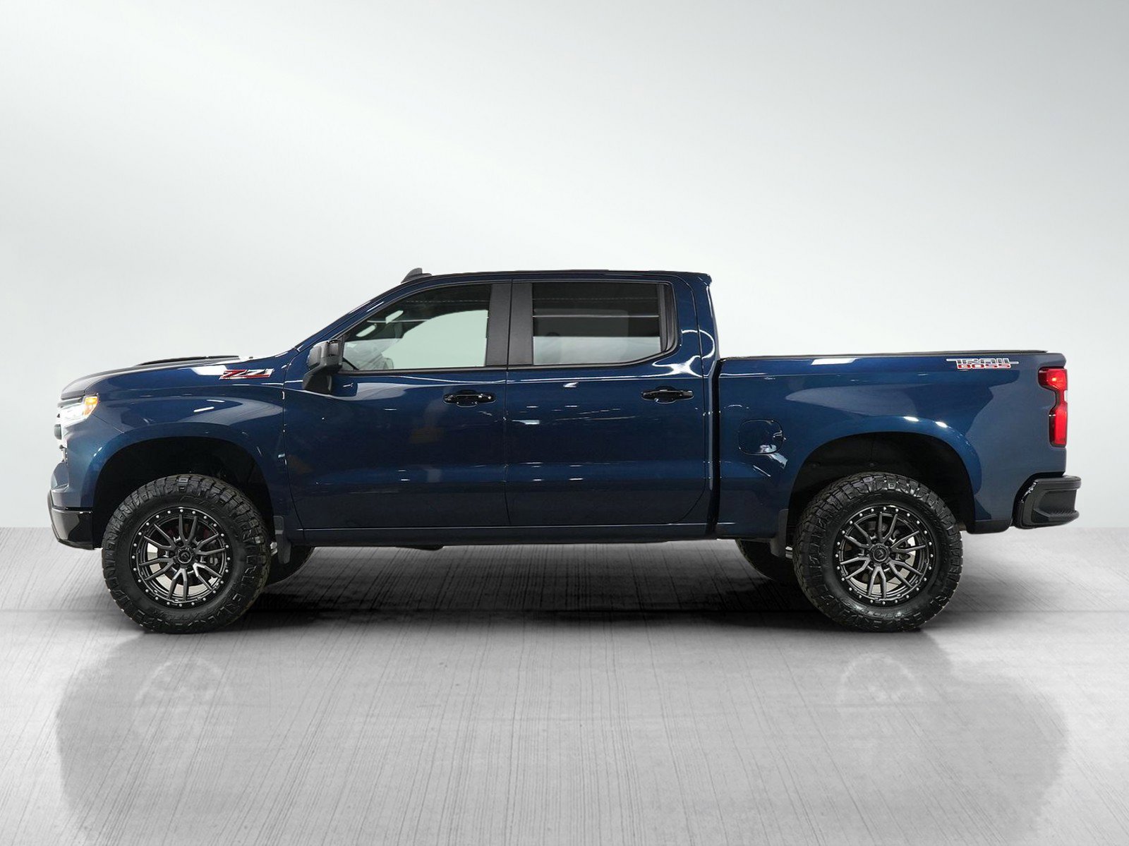 Used 2022 Chevrolet Silverado 1500 LT Trail Boss with VIN 3GCUDFED7NG682818 for sale in Bloomington, Minnesota