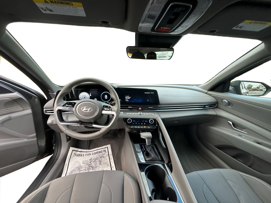 2024 Hyundai Elantra SEL Convenience photo 16