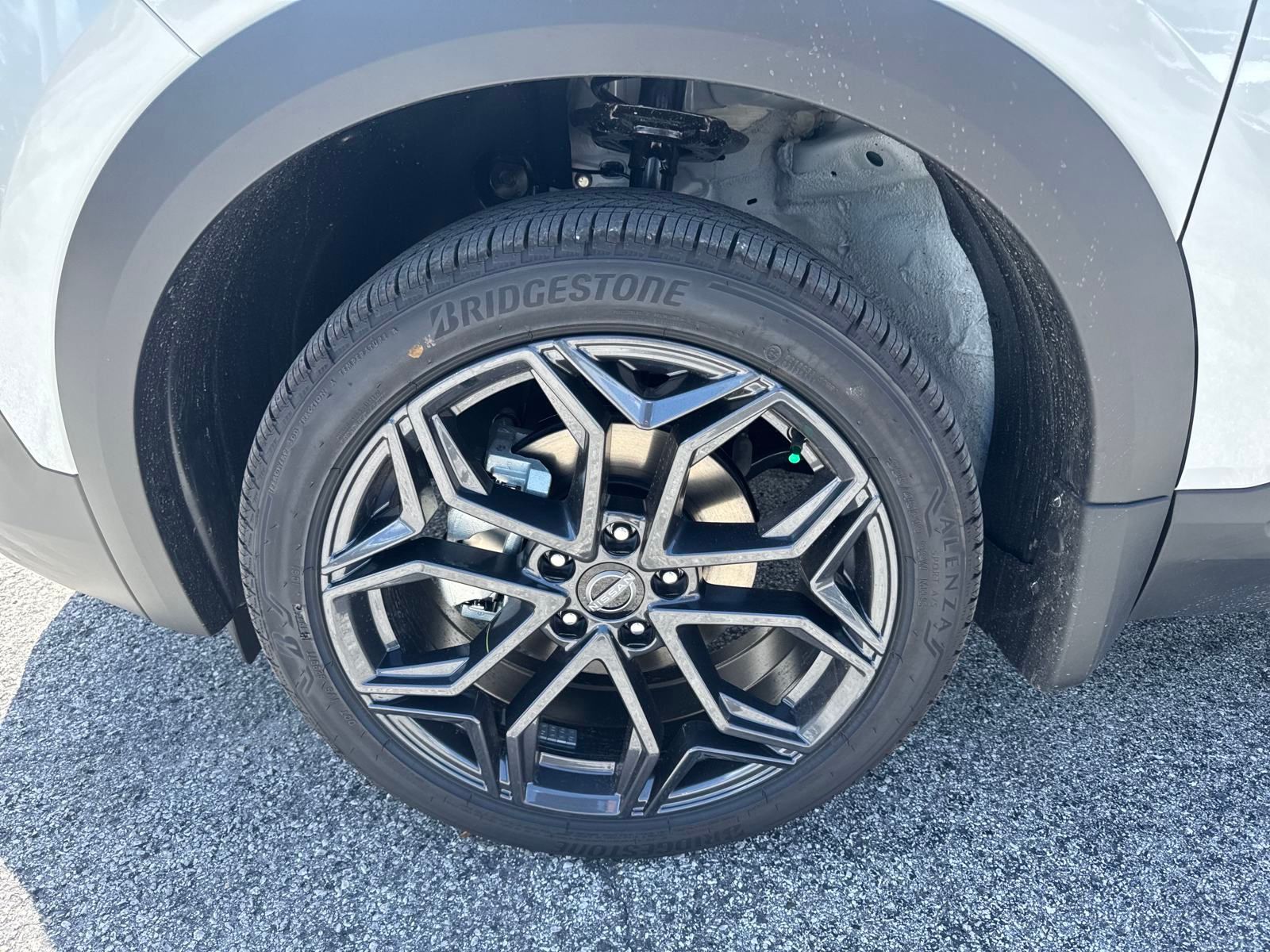 2025 Nissan Kicks SR photo 4