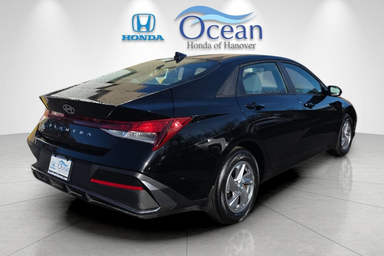 2024 Hyundai Elantra SE photo 3