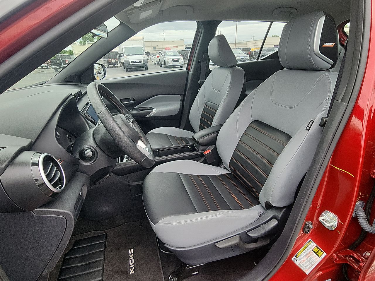 2024 Nissan Kicks SR photo 11