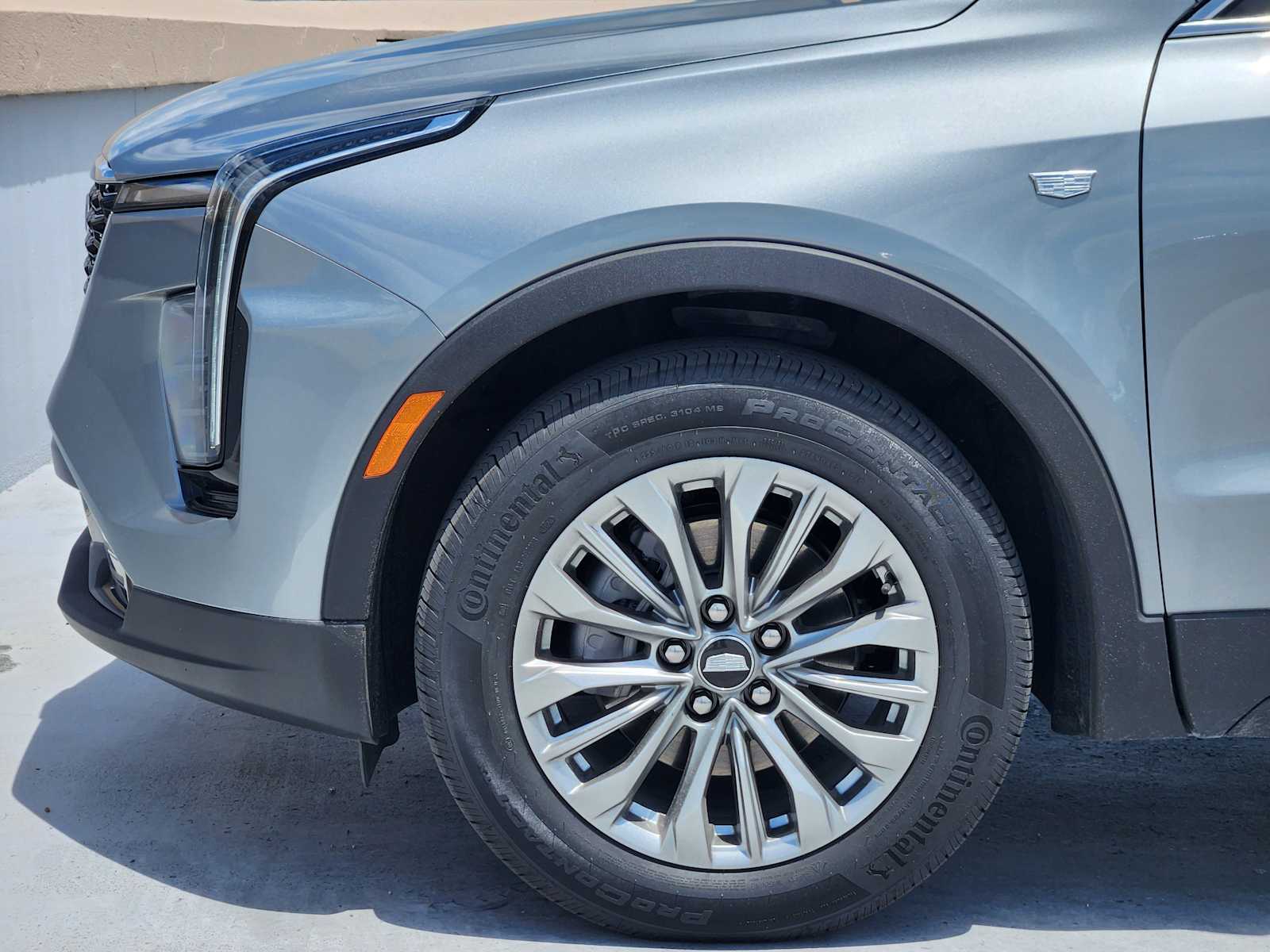 2025 Cadillac XT4 Premium Luxury photo 2