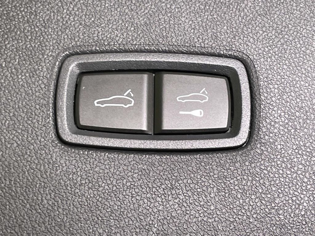 2025 Porsche Cayenne Turbo E-Hybrid photo 21