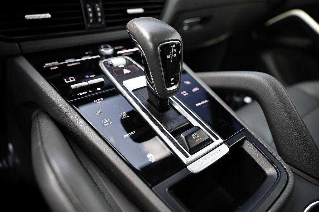 2022 Porsche Cayenne Base photo 39