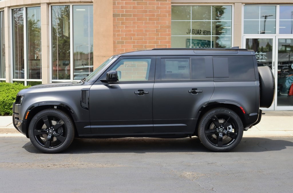 2025 Land Rover Defender 110 X-Dynamic SE photo 2