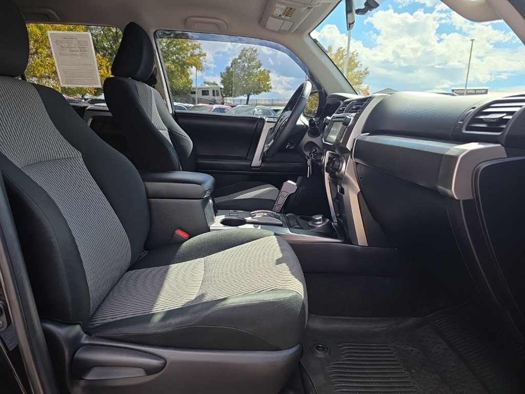 2016 Toyota 4Runner SR5 photo 18