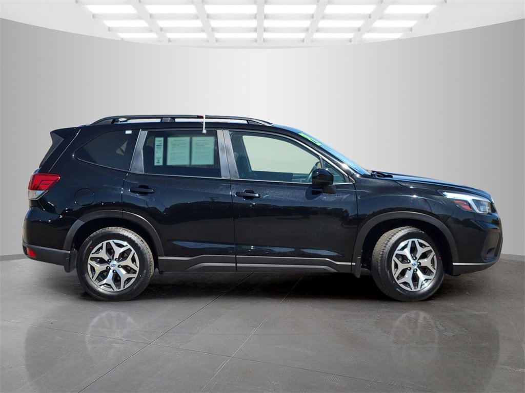 2021 Subaru Forester Premium photo 3