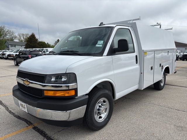 2025 Chevrolet Express Cutaway Base's photo
