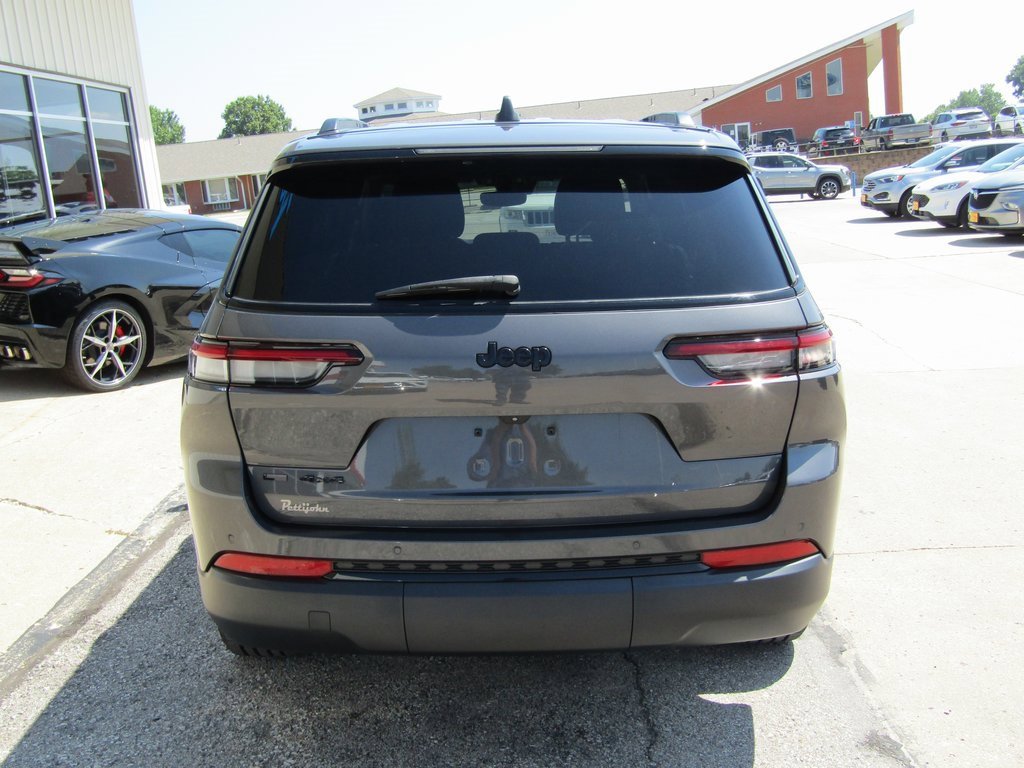 2022 Jeep Grand Cherokee Altitude photo 3