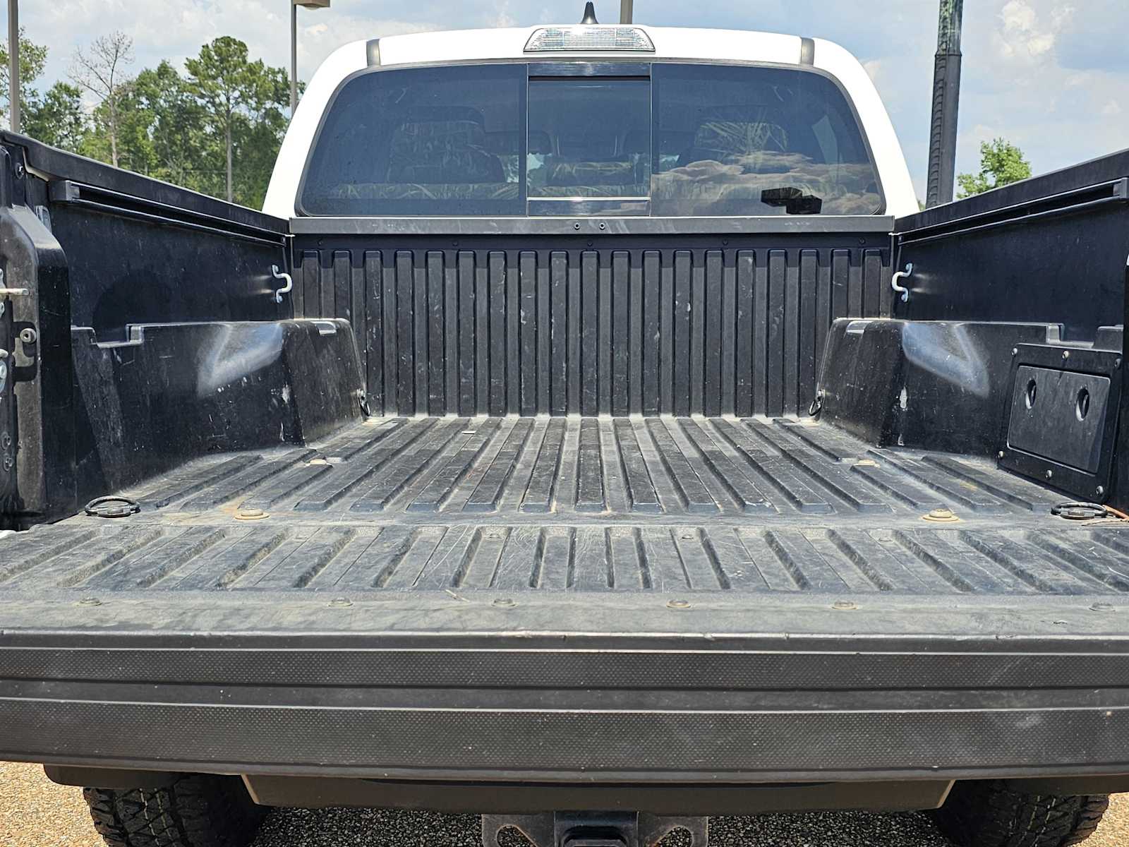 2020 Toyota Tacoma SR5 photo 19