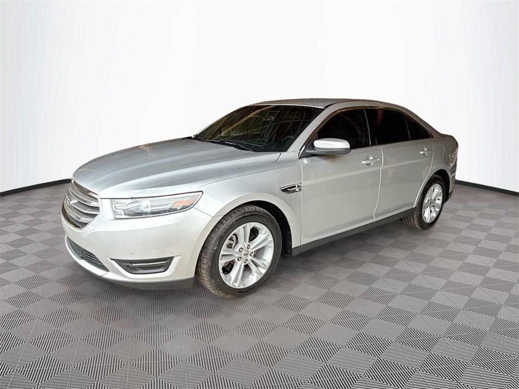 2018 Ford Taurus SEL photo 2