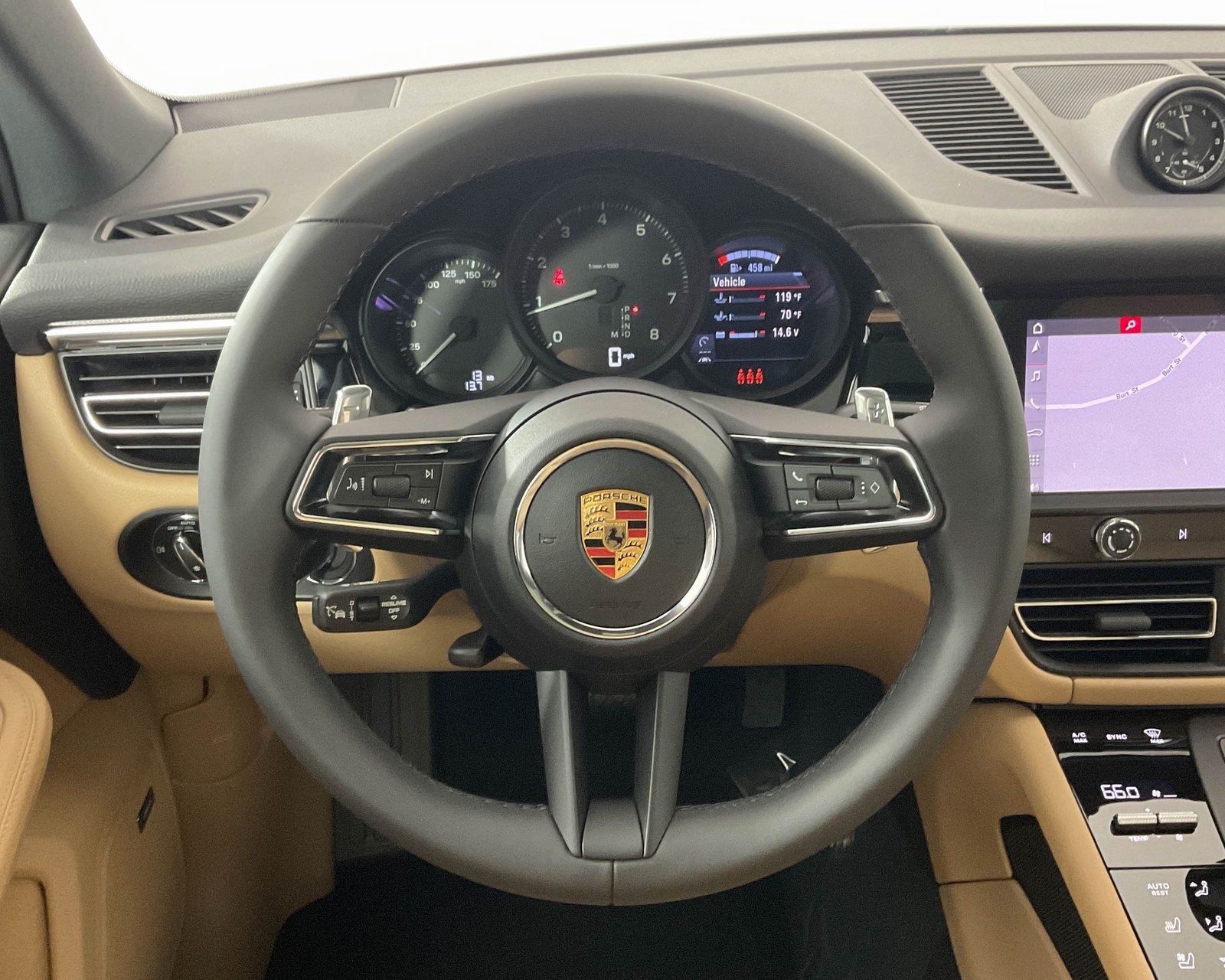 2026 Porsche Macan T photo 16
