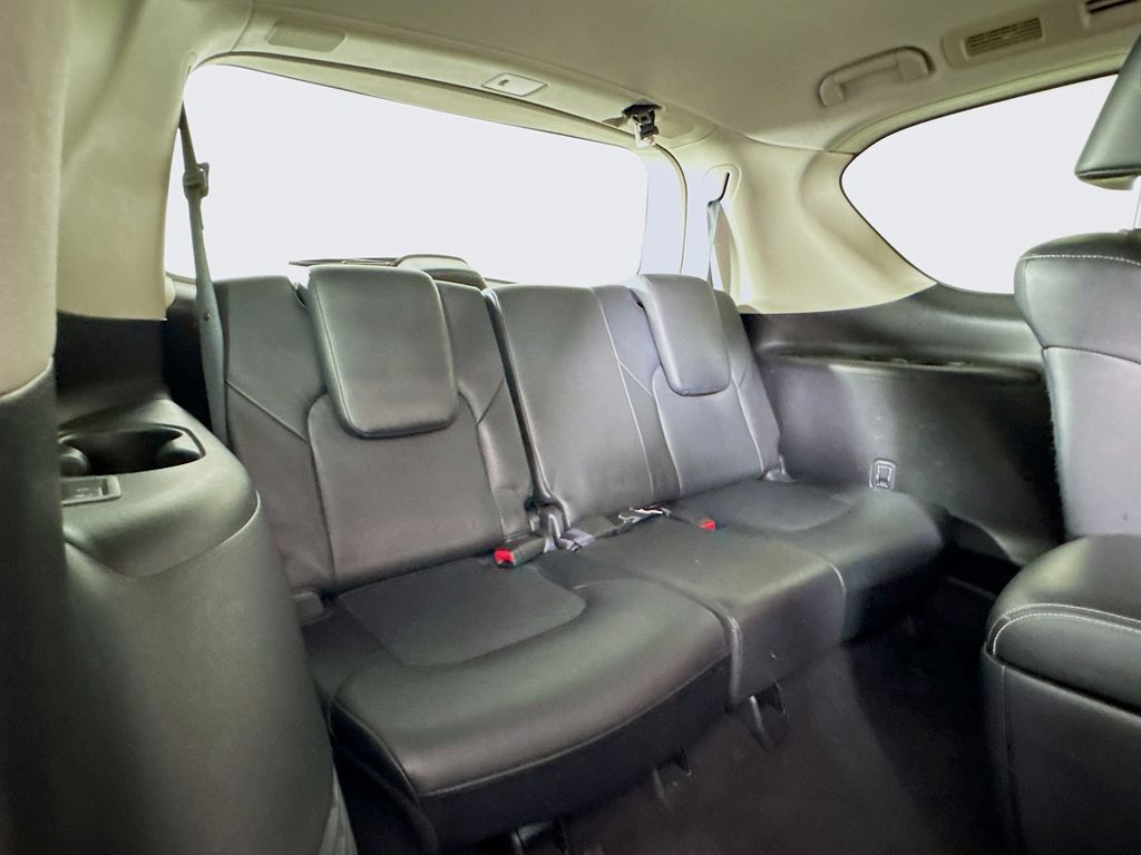 2015 Infiniti QX80 photo 31