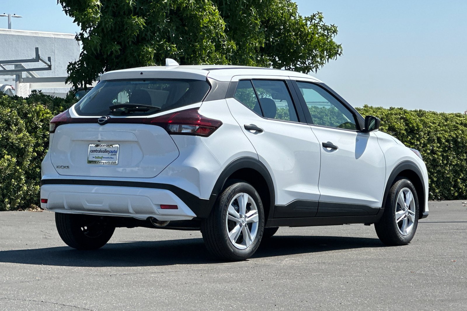 2025 Nissan Kicks Play S photo 4