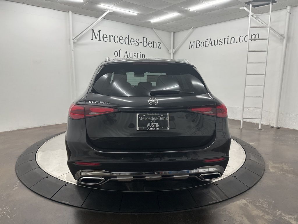 2026 Mercedes Benz GLC 300 photo 6