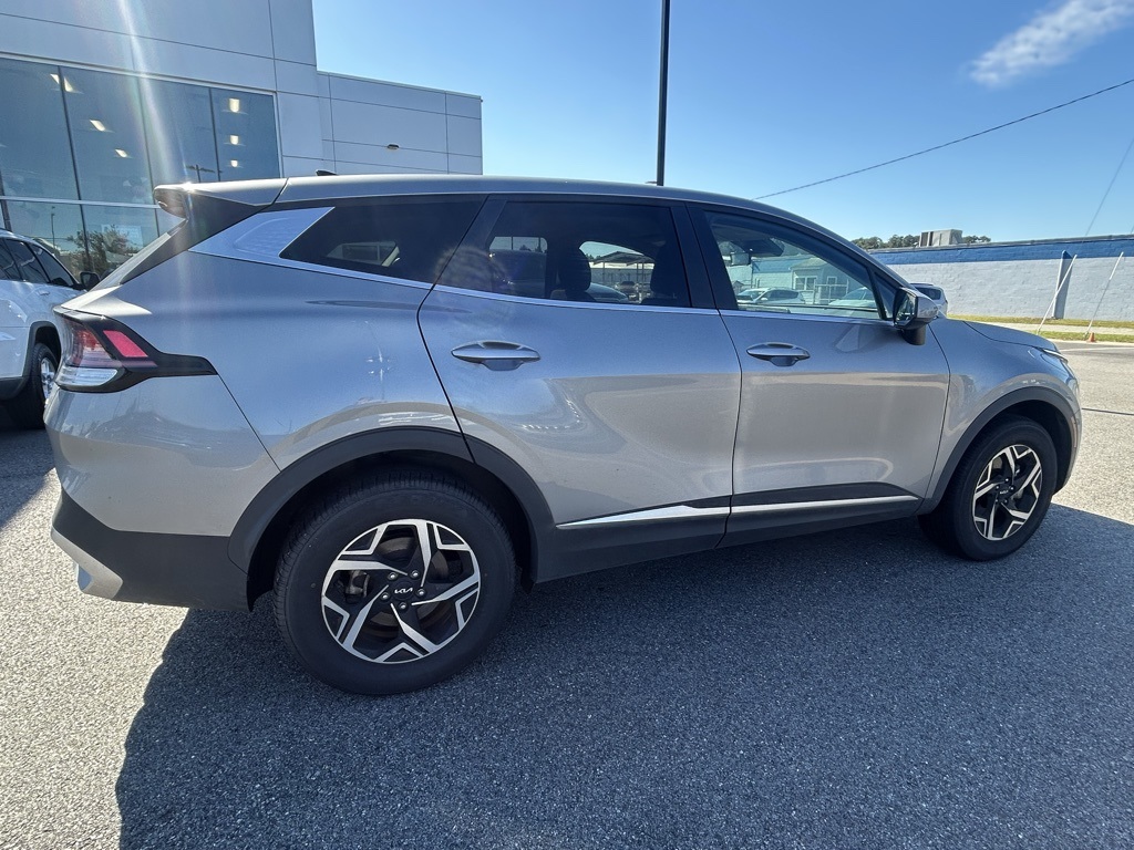 2024 Kia Sportage LX photo 2