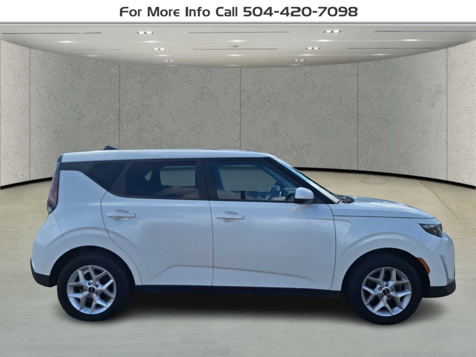 2023 Kia Soul LX photo 3