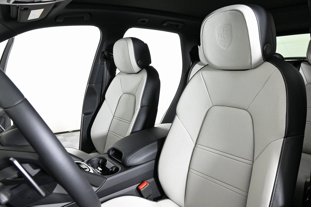 2025 Porsche Cayenne photo 4