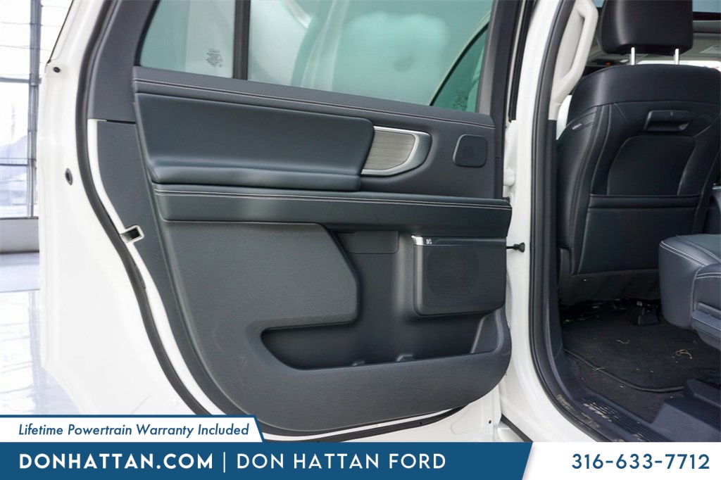 2025 Ford Expedition MAX Platinum photo 19