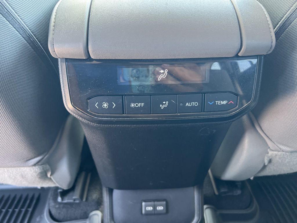 2023 Toyota Highlander L photo 15