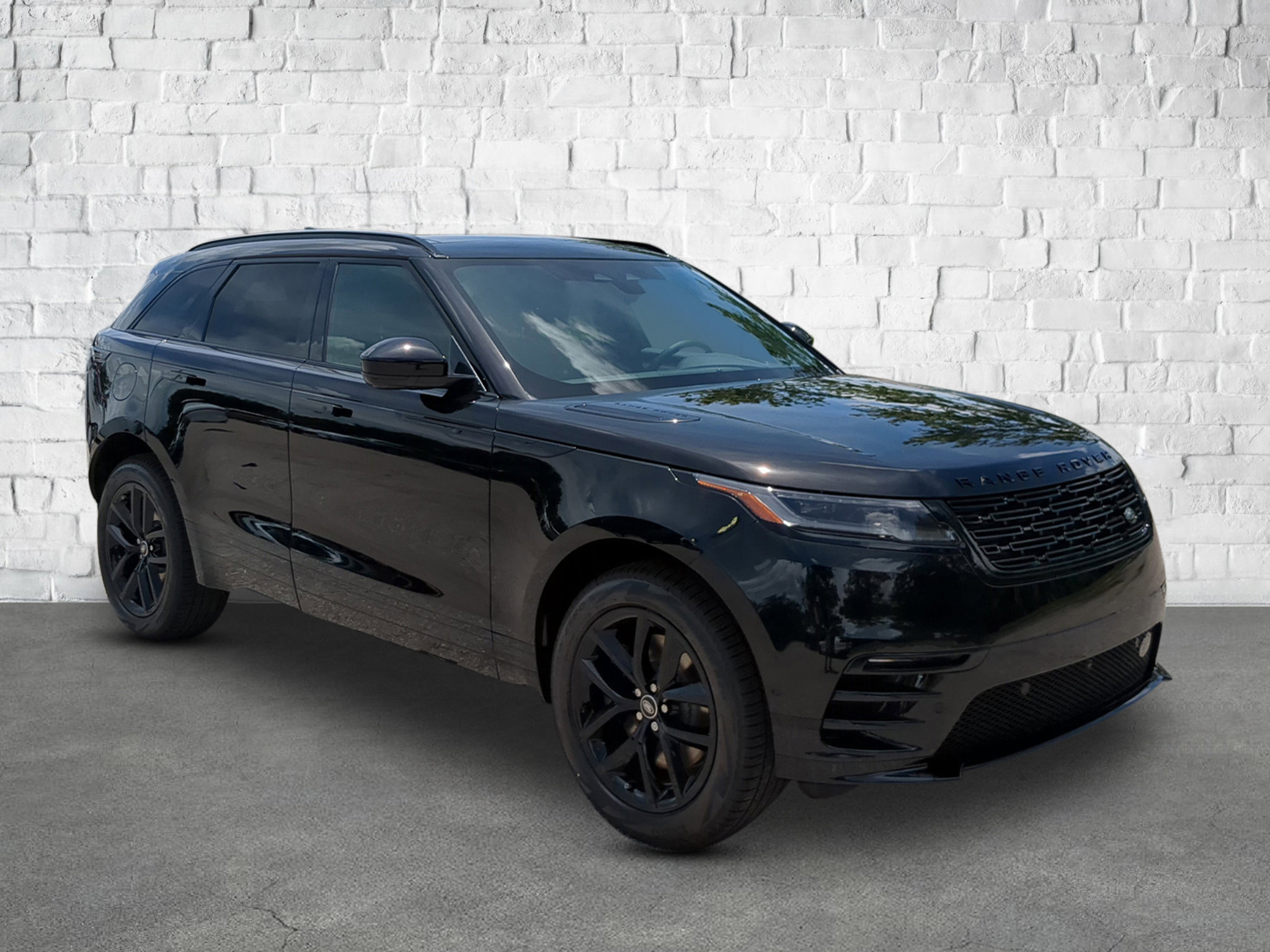 2026 Land Rover Range Rover Velar SE photo 7