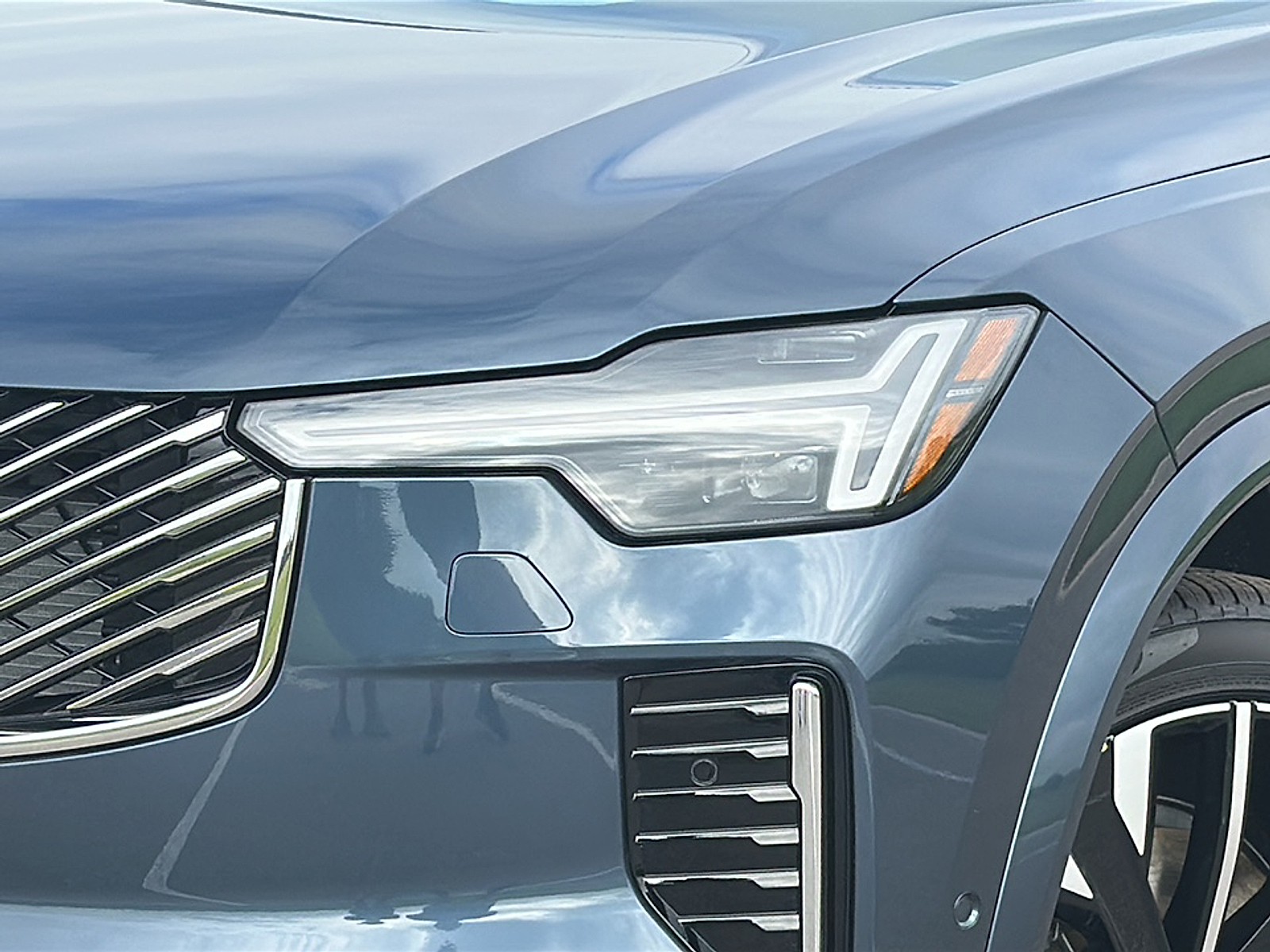 2026 Volvo XC90 AWD Plus photo 2