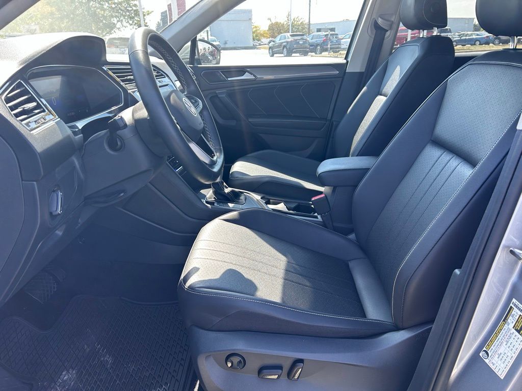 2023 Volkswagen Tiguan SE photo 8