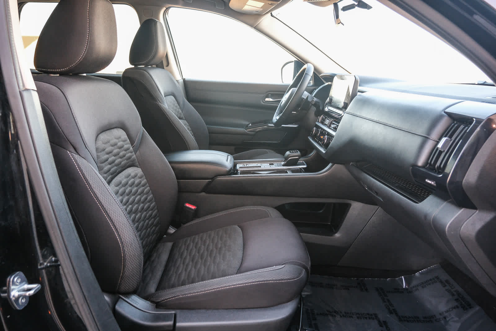2022 Nissan Pathfinder SV photo 15