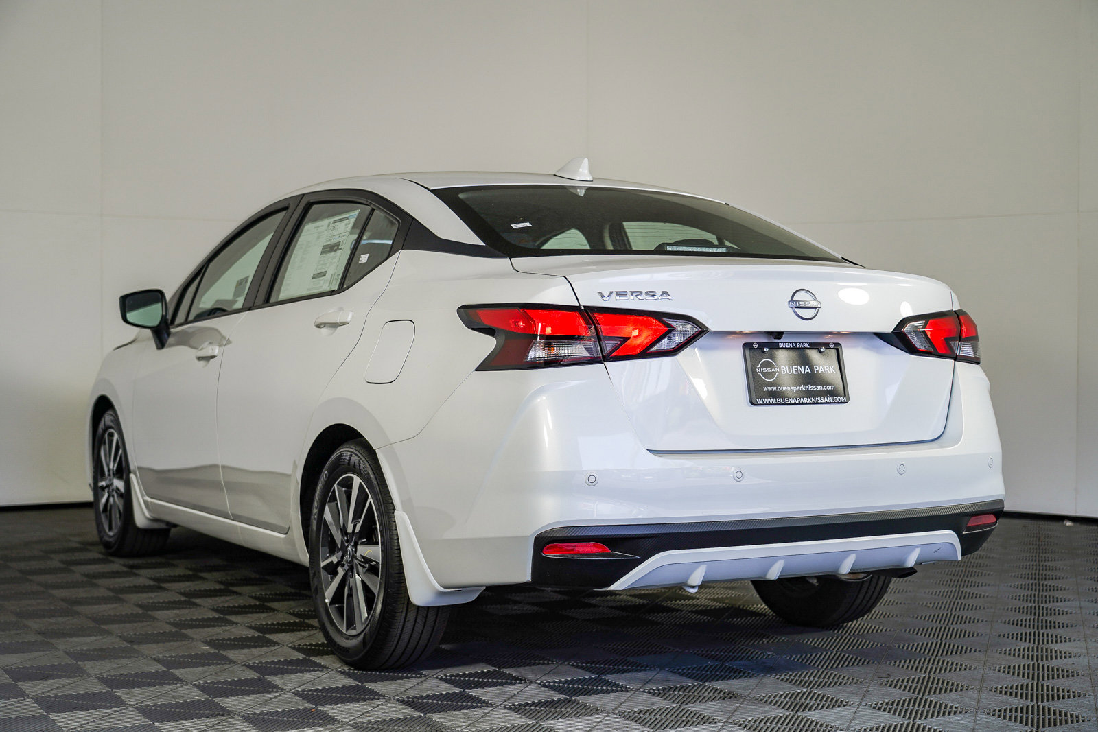 2025 Nissan Versa SV photo 6