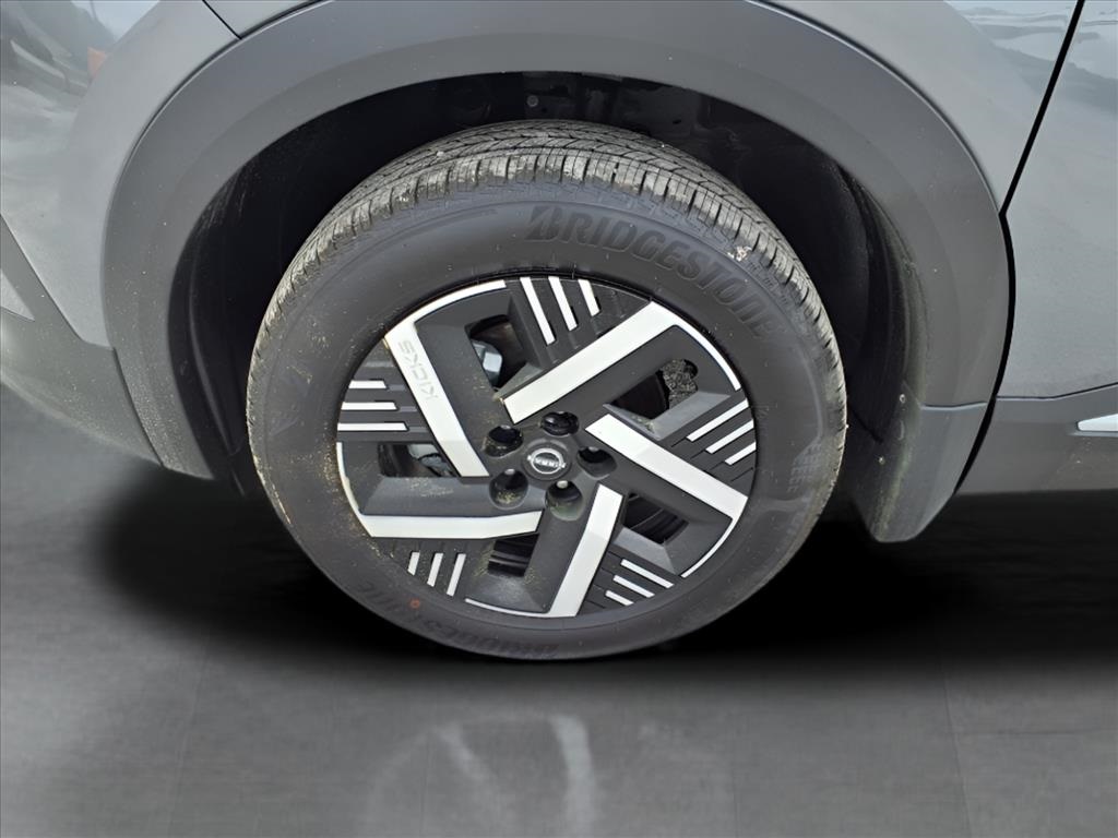 2025 Nissan Kicks SV photo 3