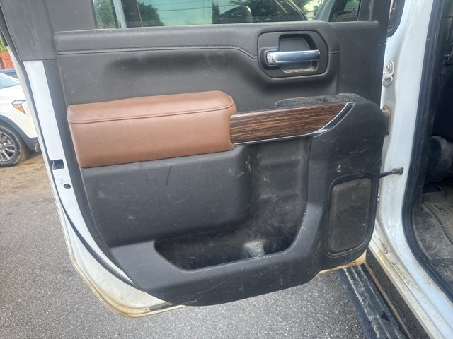 Used 2022 White Chevrolet High Country image 18
