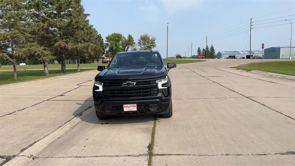 2023 Chevrolet Silverado RST photo 2