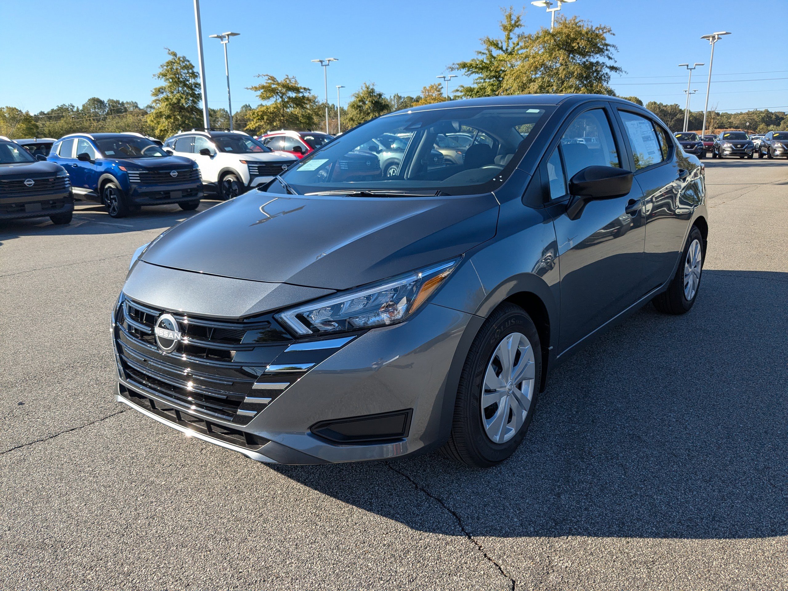 2025 Nissan Versa 1.6 S photo 4