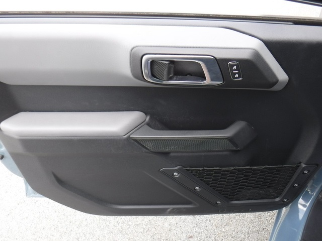 2023 Ford Bronco Base photo 16