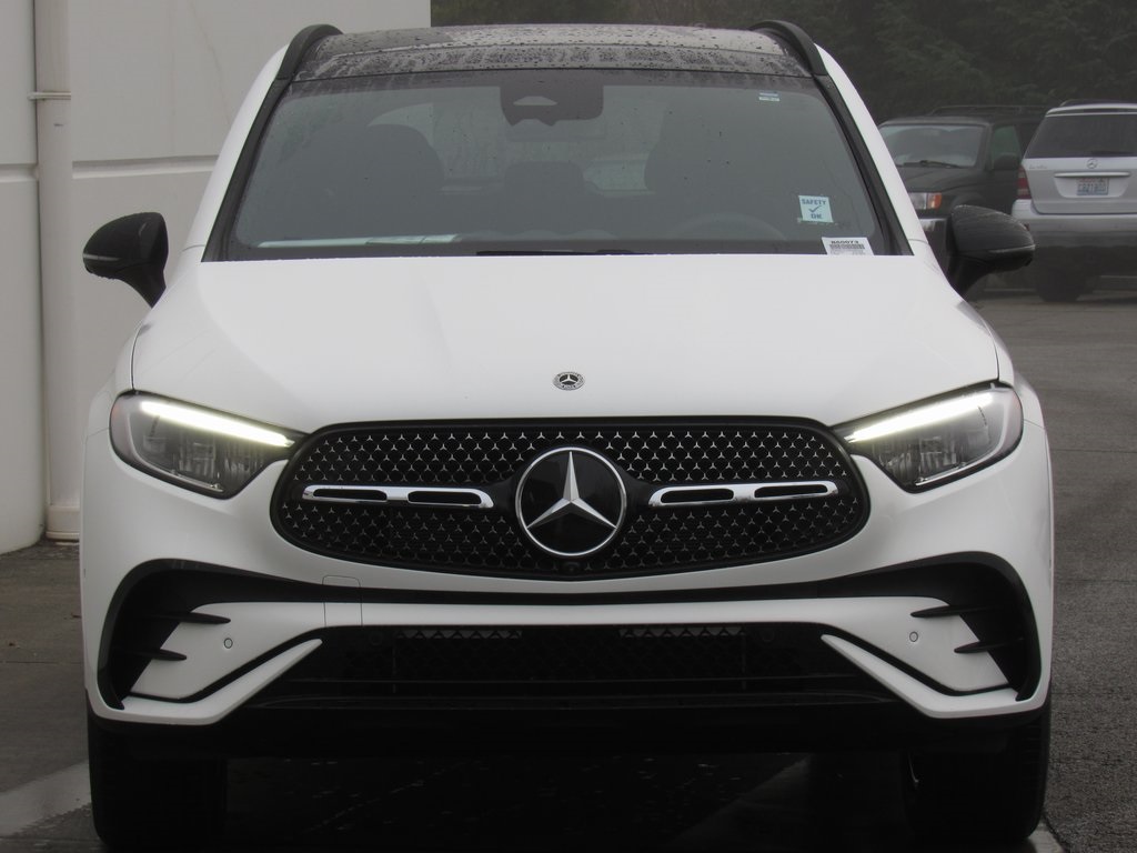 2025 Mercedes Benz GLC 300 photo 3