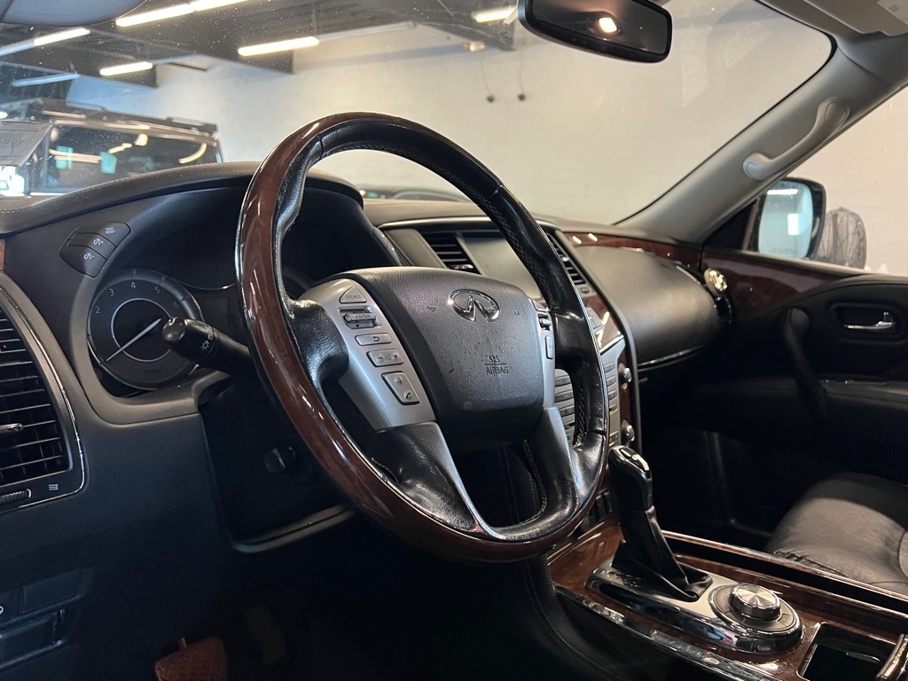 2019 Infiniti QX80 Luxe photo 5