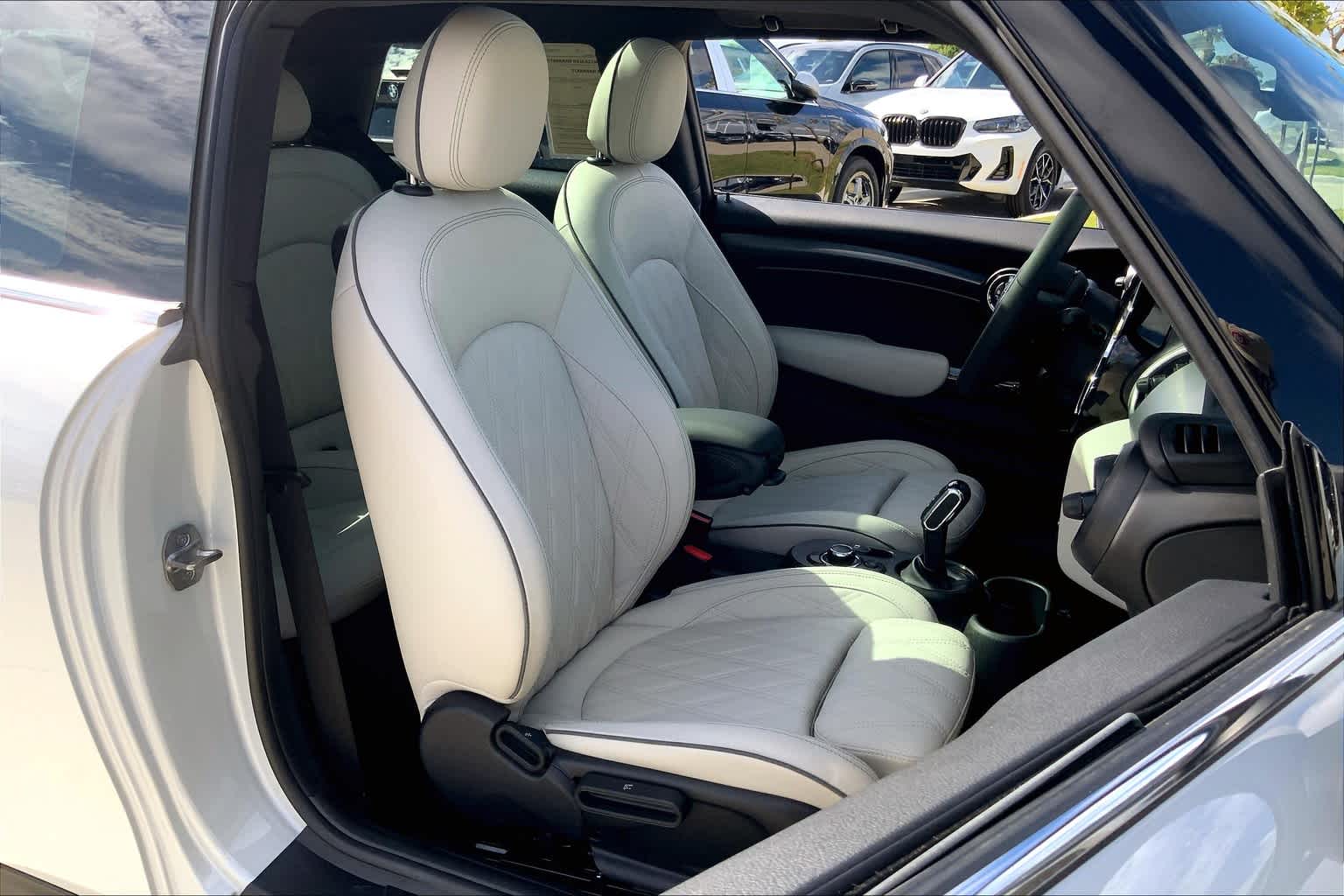 PreOwned 2023 MINI Hardtop 2 Door Cooper SE 2dr Car in ster 