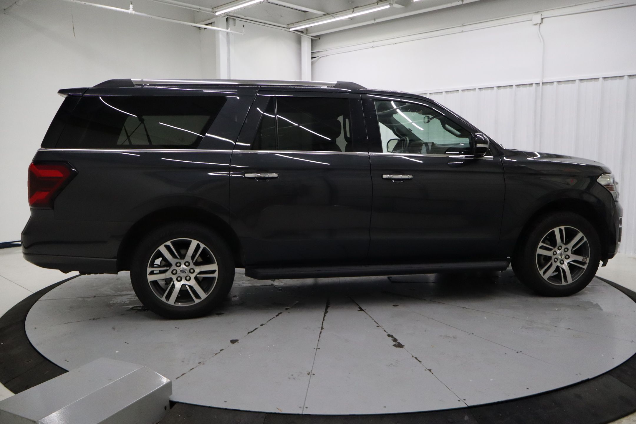 2024 Ford Expedition MAX Limited photo 2