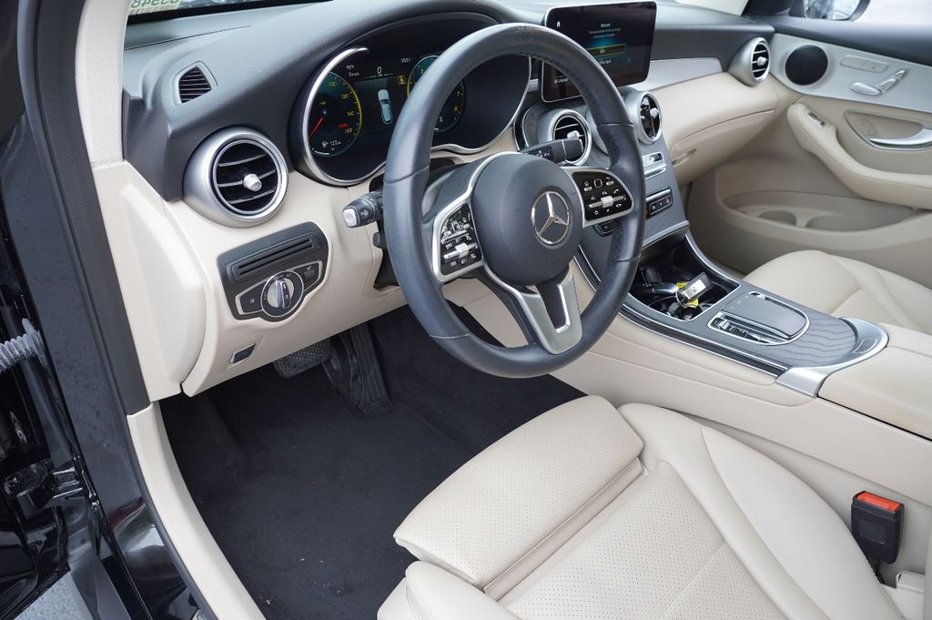 2022 Mercedes Benz GLC 300 photo 16