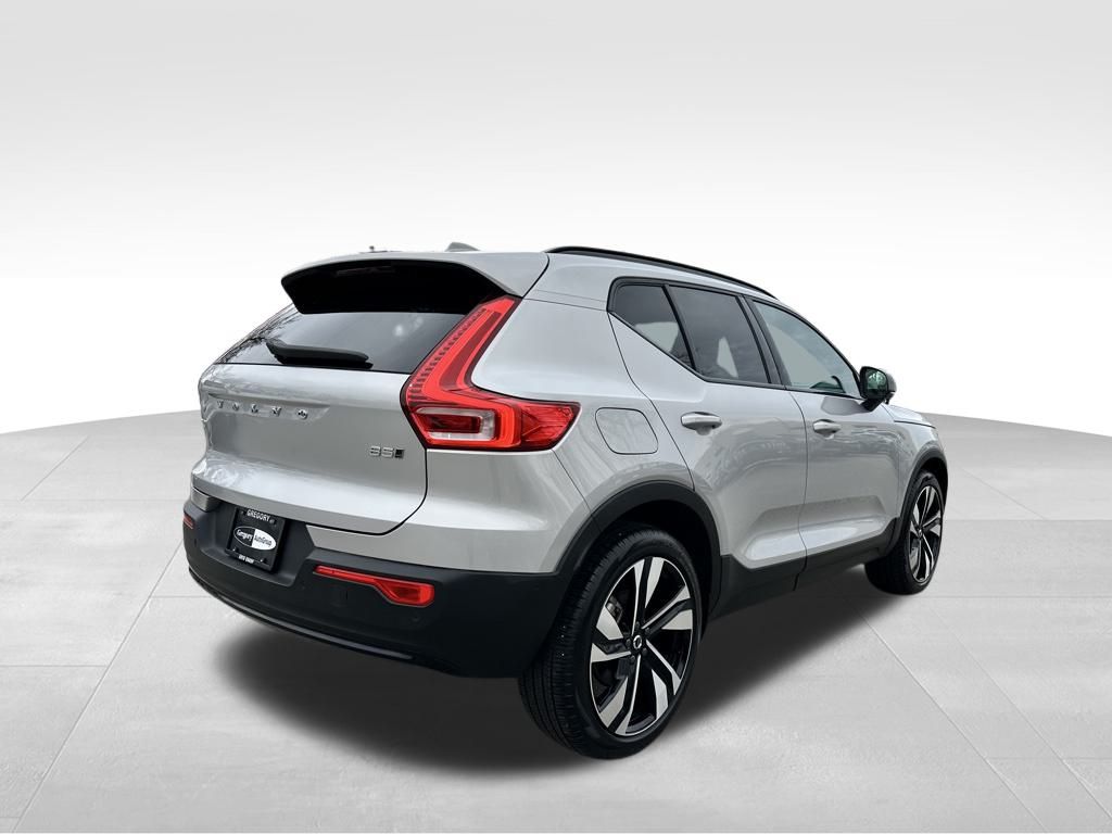 2025 Volvo XC40 Plus photo 4
