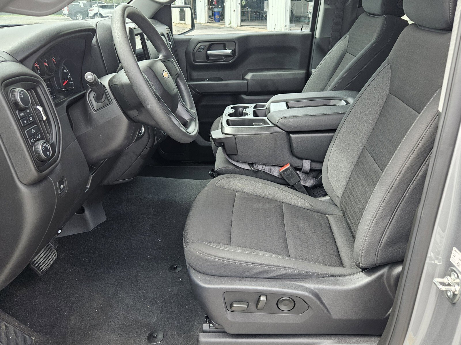 2025 Chevrolet Silverado 1500 Custom photo 3