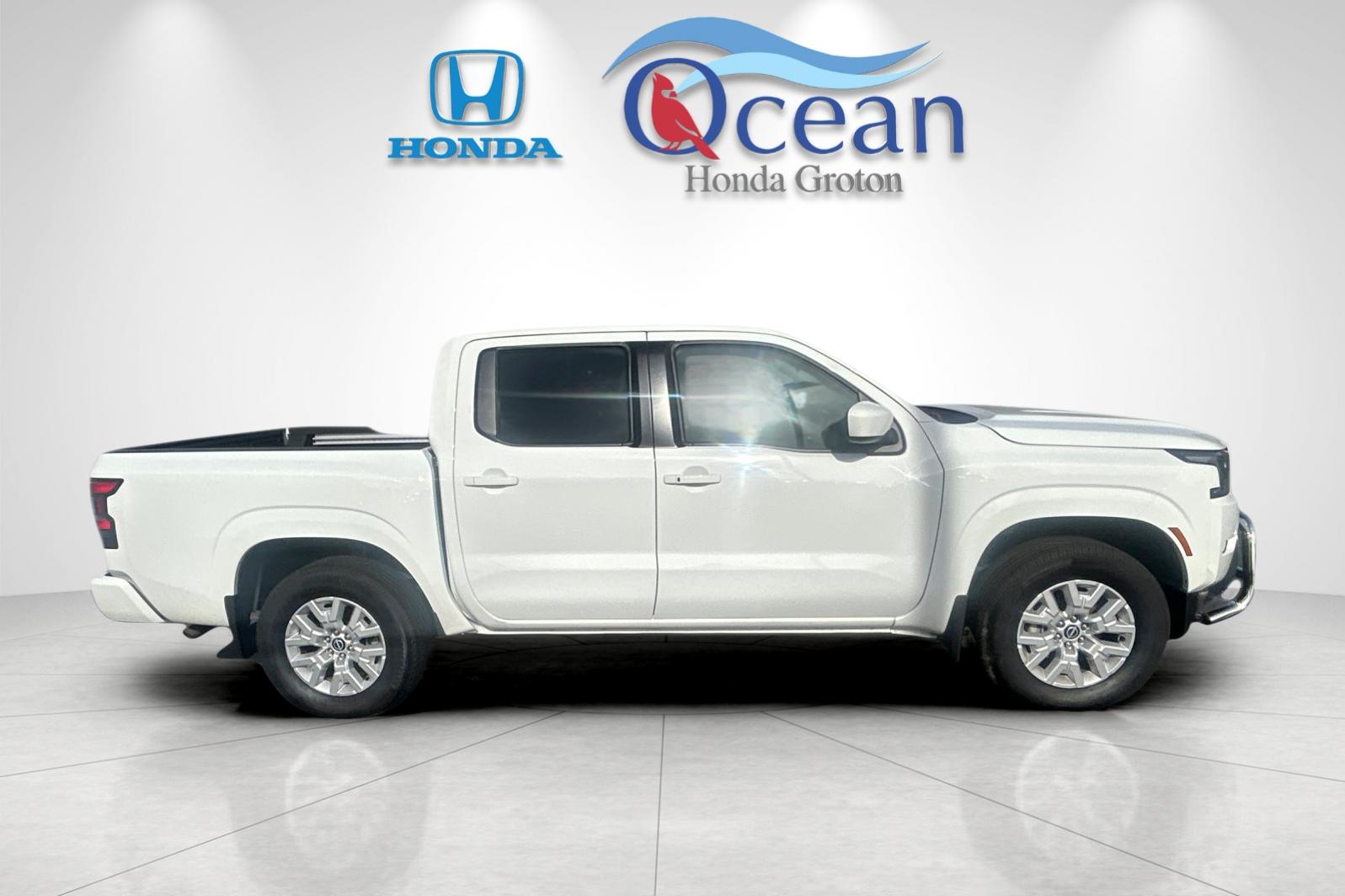 2024 Nissan Frontier SV photo 2