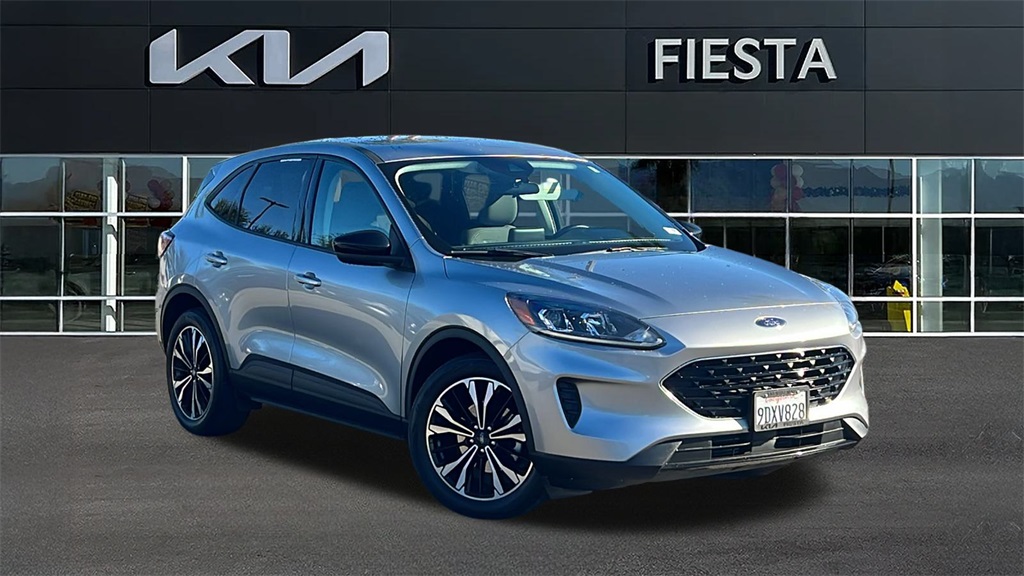 2022 Ford Escape SE's photo