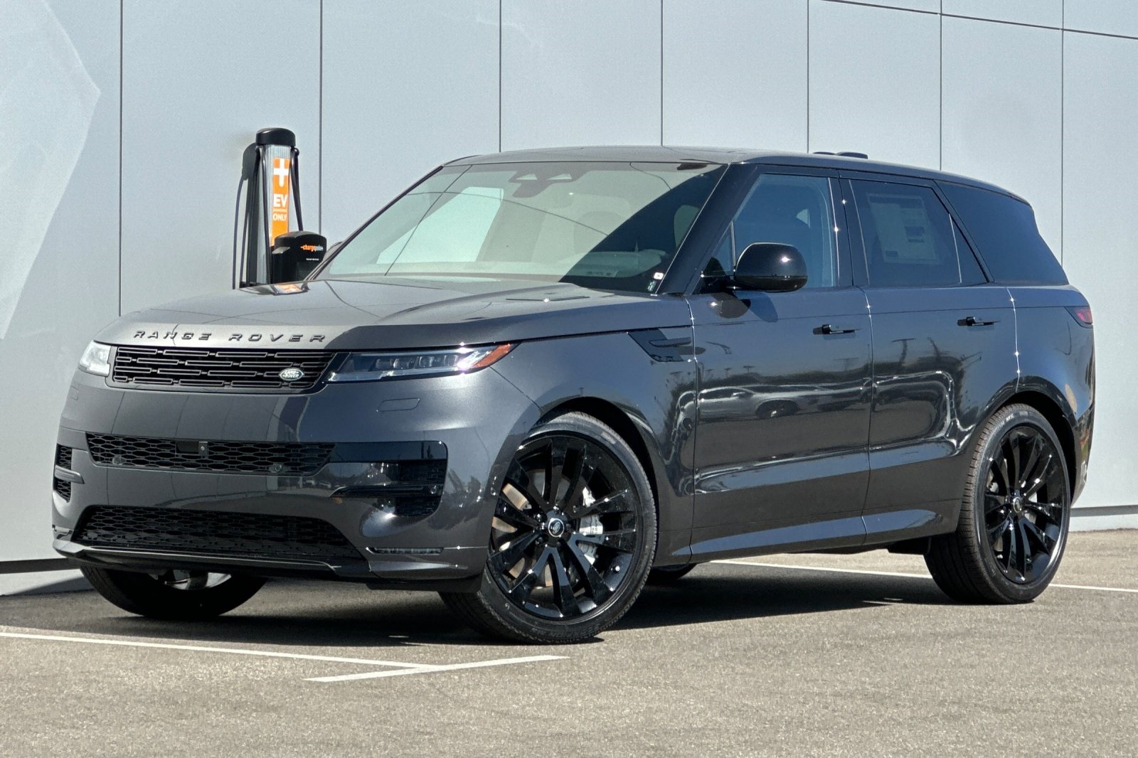 2025 Land Rover Range Rover Sport SE photo 2
