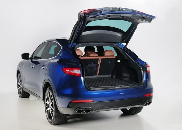 2017 Maserati Levante Base photo 24