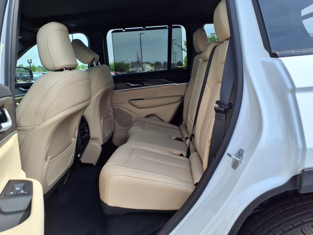 2025 Jeep Grand Cherokee Limited photo 17