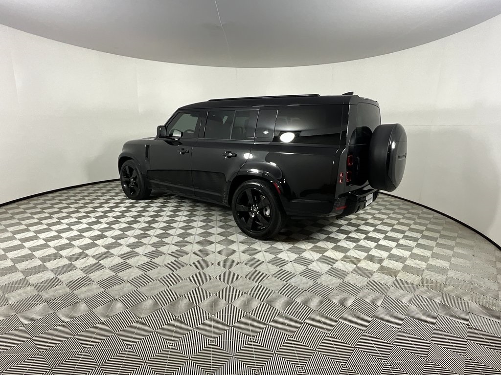 2024 Land Rover Defender 130 X-Dynamic SE photo 3