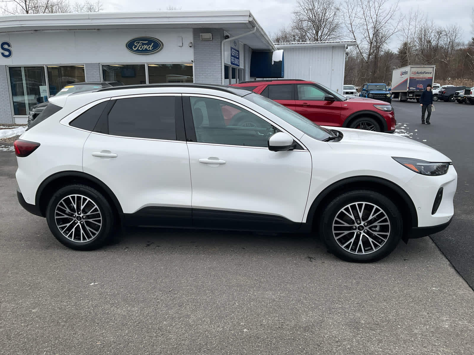 2024 Ford Escape photo 2