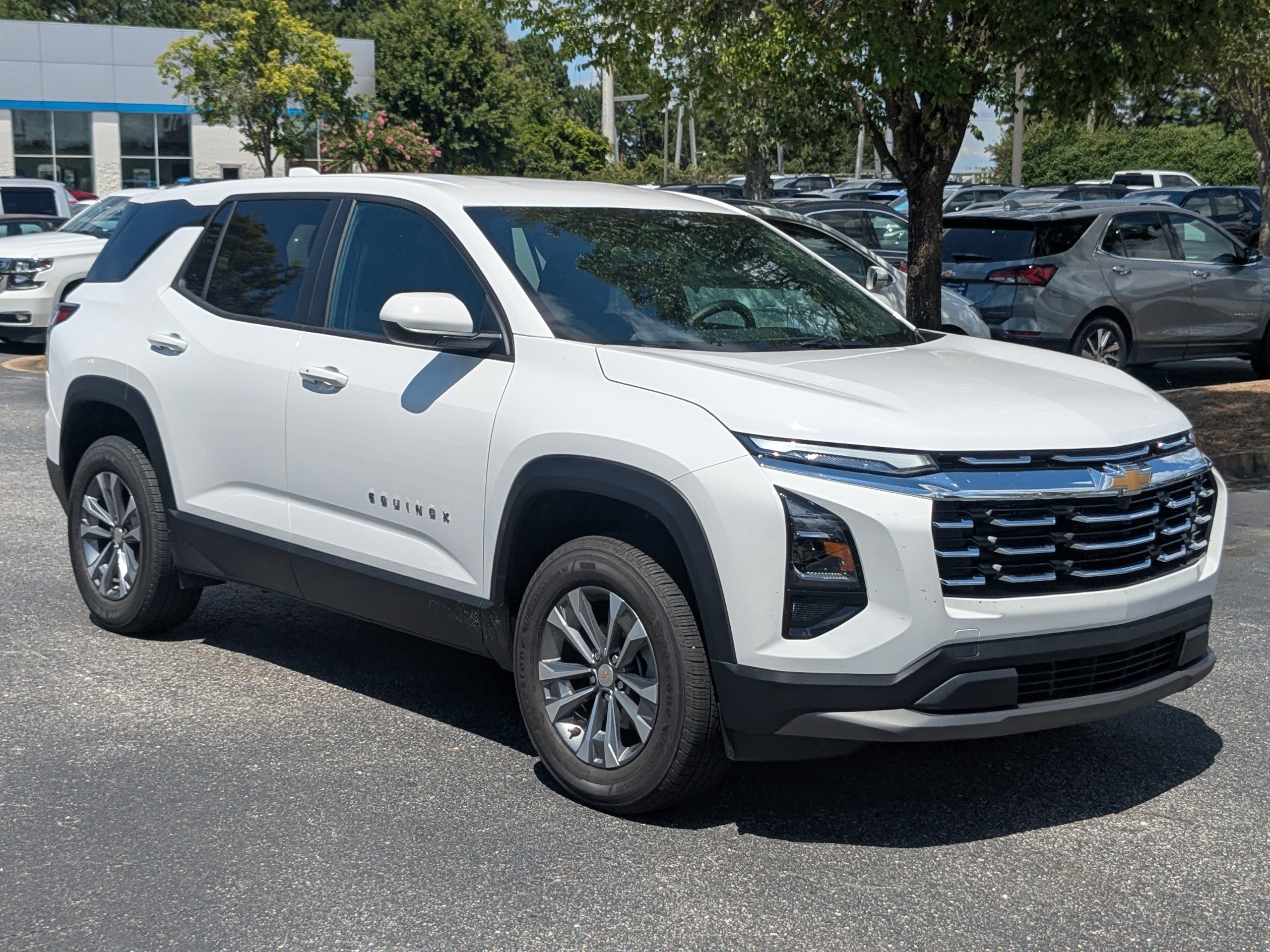 2026 Chevrolet Equinox LT photo 2