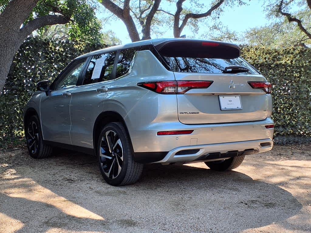 2022 Mitsubishi Outlander SE photo 4